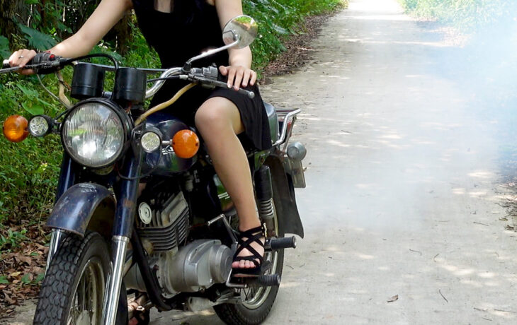 Beautiful girl kickstart minsk on the trail | 16 Minutes | 4k