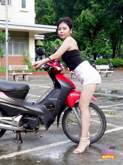 Beautiful girl posing on an old motorbike | 15 Minutes | 4K
