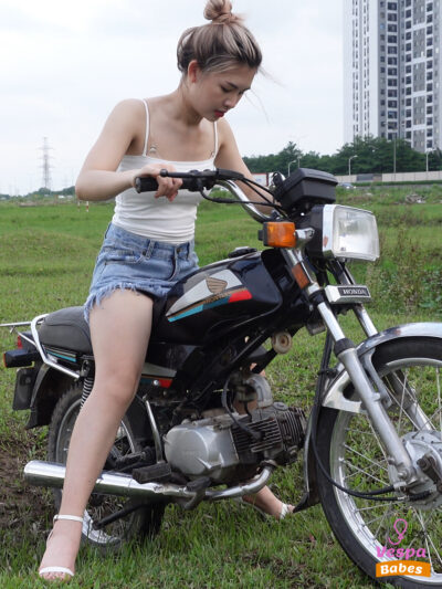 Girl Stuck Bike Win100 | 12 Minutes - Image 4