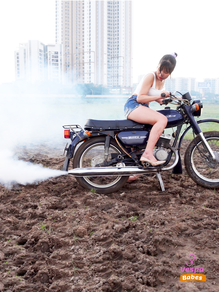 Miss Phuong Thao and the motorbike with smoke | 17 Minutes | 4k