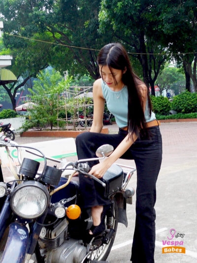 Ms. Kim goes to breakfast by motorbike minsk | 15 Minutes | 4k