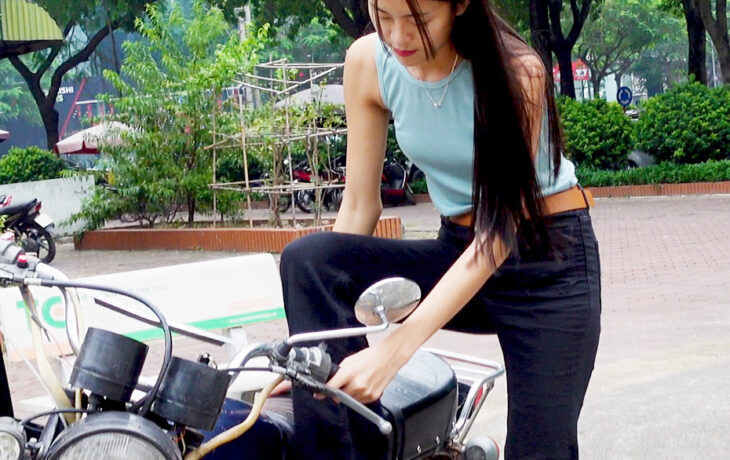 Ms. Kim goes to breakfast by motorbike minsk | 15 Minutes | 4k