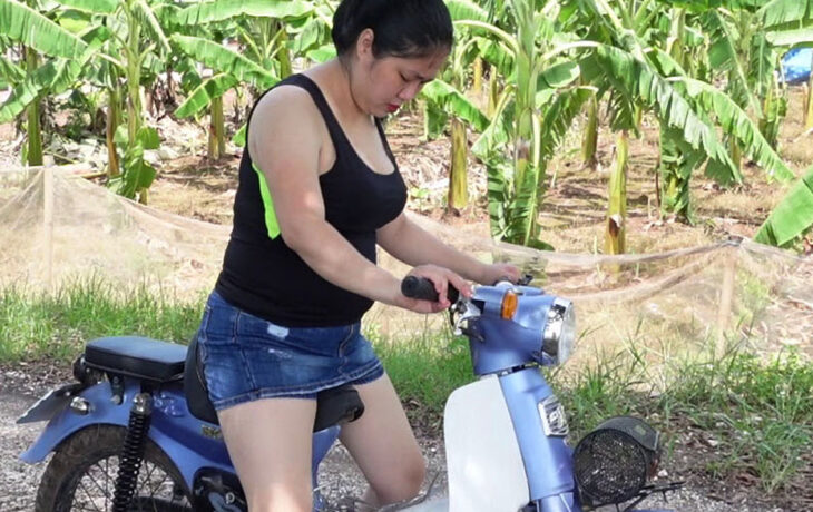 Sexy lady driving to the countryside | Kickstart & Revving | 22 Minutes