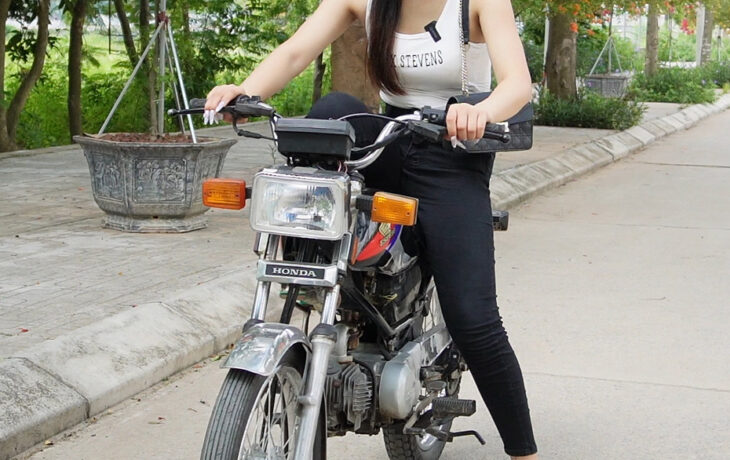 Strangers learn to ride motorbikes | Kickstart | 14 Minutes