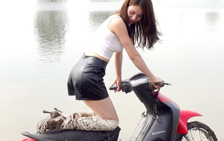 The innocent girl on a dirty motorbike - Part 01 | 15 Minutes | 4k
