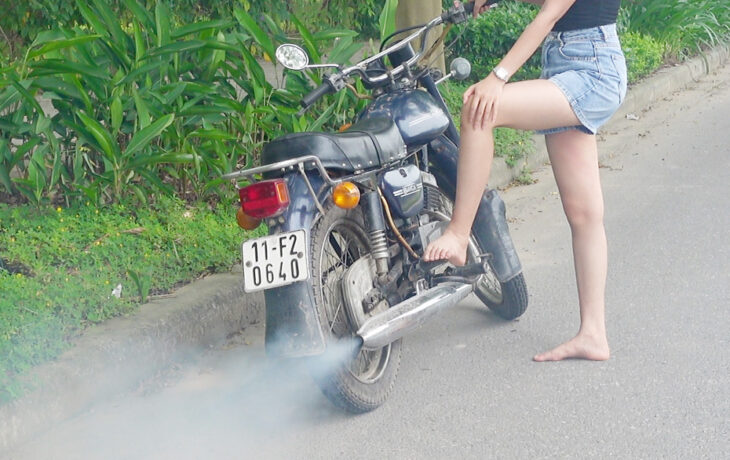 Leaving the suburbs - a motorbike filled with smoke | 17 Minutes | 4k