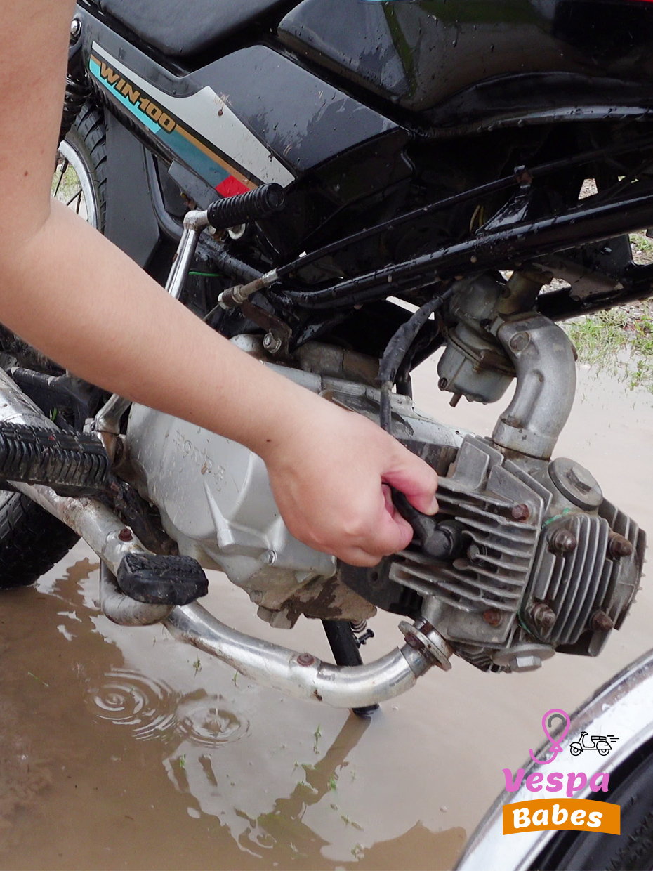 Beautiful girl changing spark plugs in quagmire 4k | 12 Minutes - Image 4