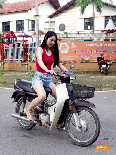 Beautiful girl kickstart honda dream | 17 Minutes 4k