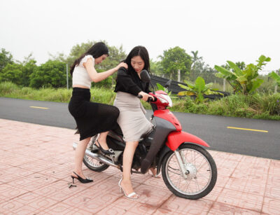 Beautiful dress and broken motorbike | kick | 16 Minutes