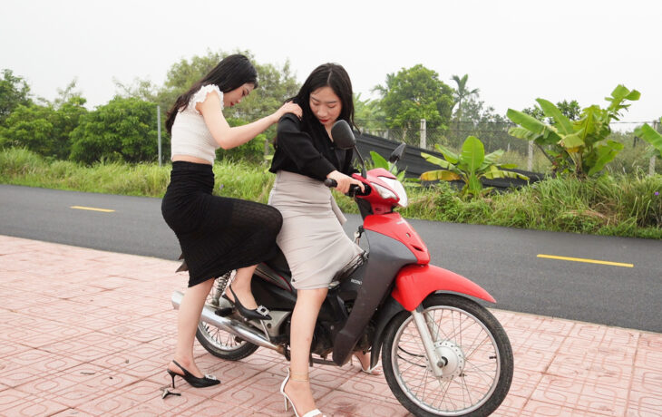 Beautiful dress and broken motorbike | kick | 16 Minutes