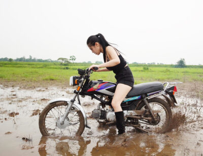 Linda drove in the mud and slid | 14 Minutes | 4k