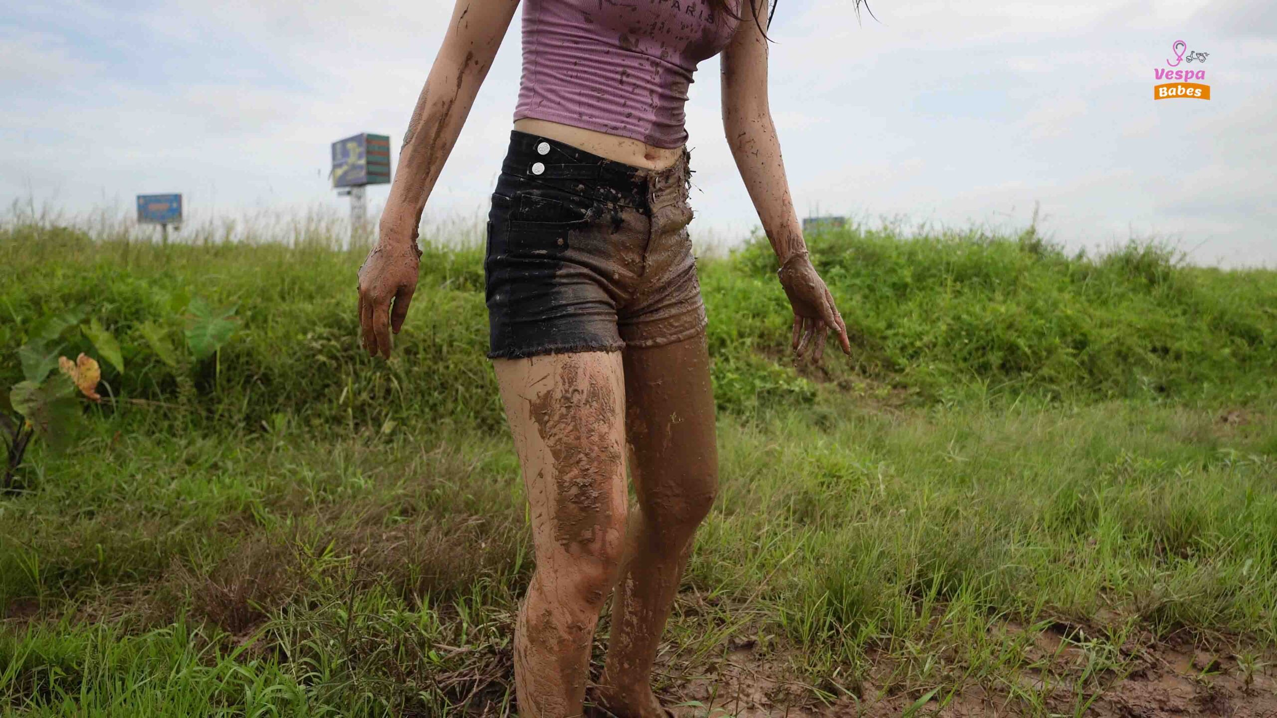 Two girls in the mud 16 Minutes Stuck - Vespa Babes