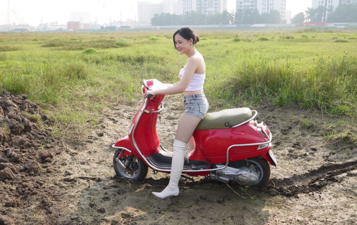 Beautiful Girl Got Stuck With a Vintage Scooter