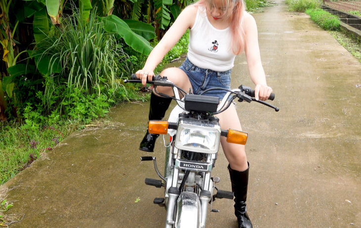 Girl riding win100 and Sweet Invitation